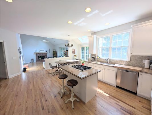 Chandelier, Dining room, Interior, Kitchen, Recessed Lighting, Wood Texture Flooring