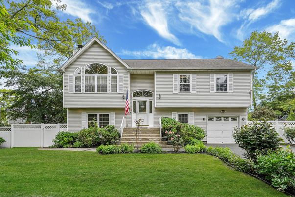Attached, Exterior, Facade, Raised Ranch