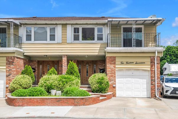 Attached, Exterior, Facade, Brick Facade, Raised Ranch