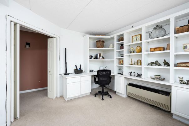 Home Office, Interior