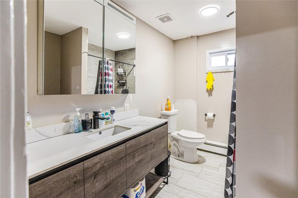 Bathroom, Interior, Recessed Lighting