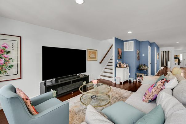 Interior, Living room, Recessed Lighting, Wood Texture Flooring
