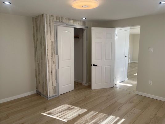 Empty room, Interior, Recessed Lighting, Wood Texture Flooring