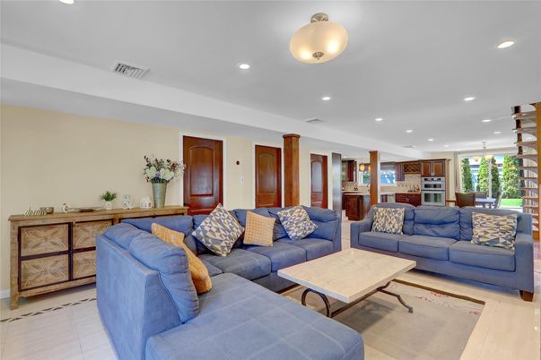 Interior, Kitchen, Living room, Pendant Lights, Recessed Lighting, Stainless Steel Appliances