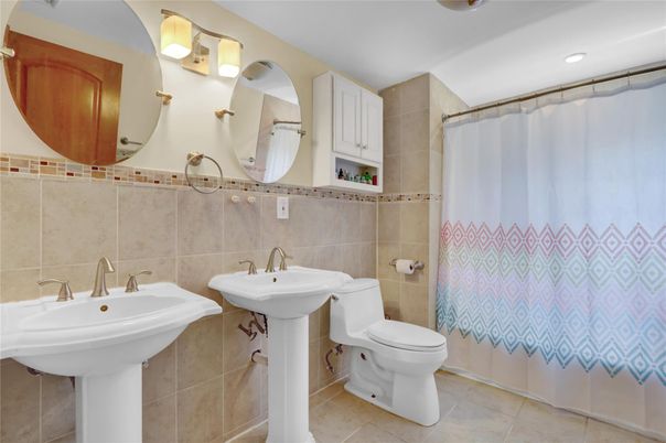 Bathroom, Interior, Recessed Lighting