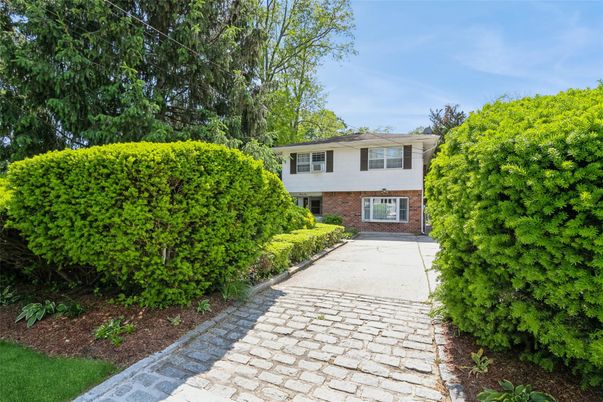 Exterior, Facade, Brick Facade, Raised Ranch
