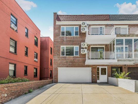 Attached, Exterior, Facade, Brick Facade, Rowhouse