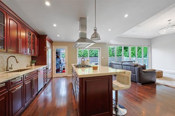 Chandelier, Interior, Kitchen, Living room, Pendant Lights, Recessed Lighting, Wood Texture Flooring
