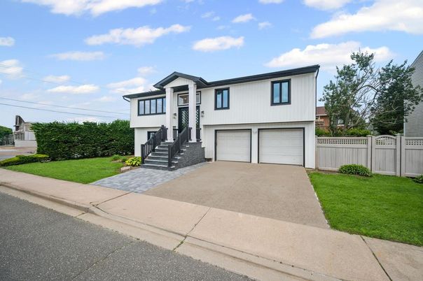 Attached, Exterior, Facade, Raised Ranch