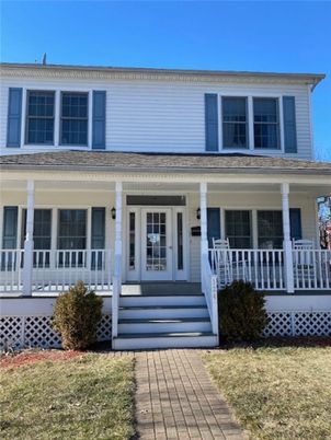Exterior, Facade, American Foursquare
