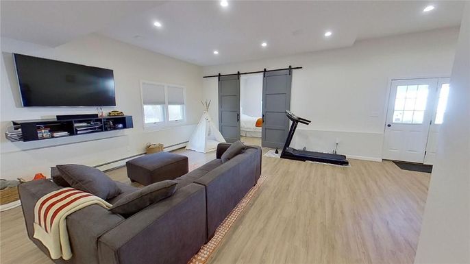 Fitness Equipment, Interior, Living room, Recessed Lighting, Wood Texture Flooring