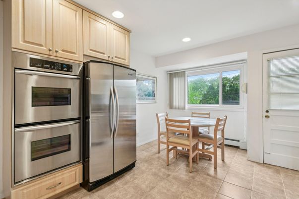 Dining room, Interior, Kitchen, Recessed Lighting, Stainless Steel Appliances