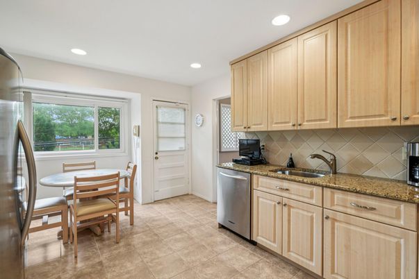 Dining room, Interior, Kitchen, Recessed Lighting