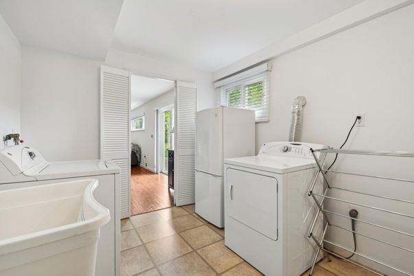 Interior, Washer, Wood Texture Flooring