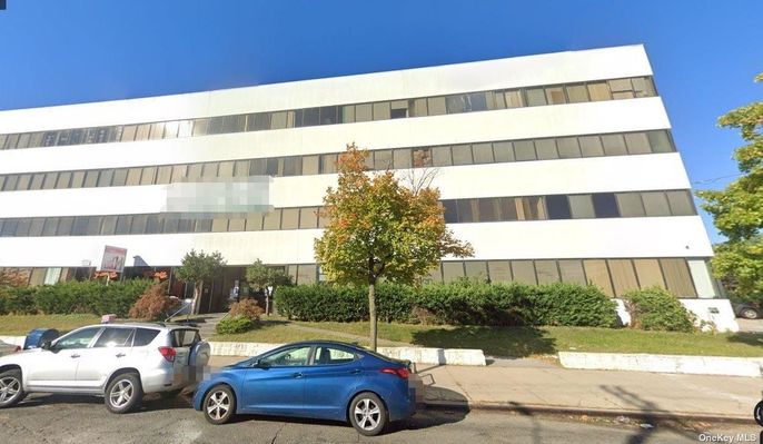 Exterior, Facade, Highrise