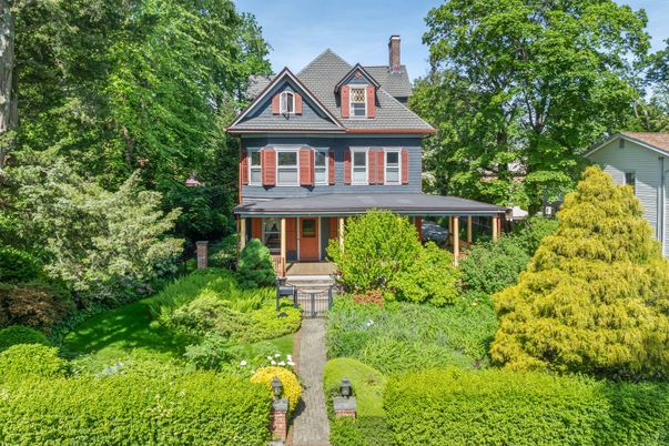 Backyard, Exterior, Facade, Queen Anne Victorian