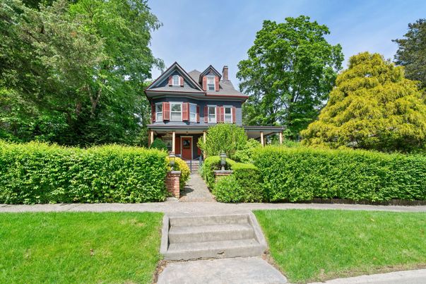 Backyard, Exterior, Facade, Queen Anne Victorian