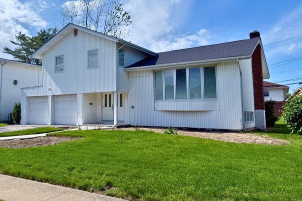 Attached, Exterior, Facade, Farmhouse