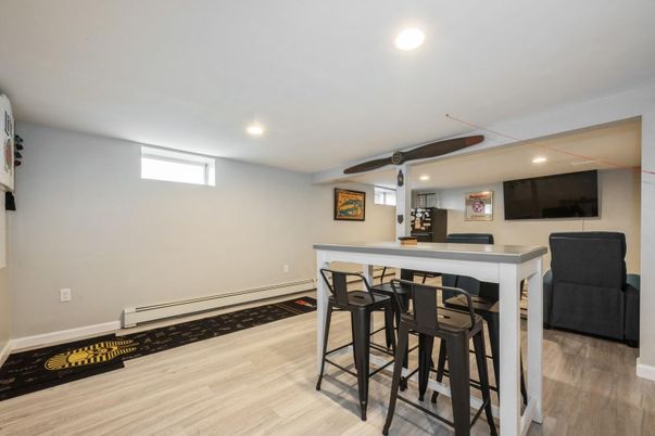Interior, Recessed Lighting, Wood Texture Flooring