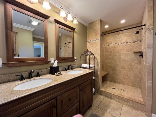 Bathroom, Dual Sink Vanities, Interior, Recessed Lighting