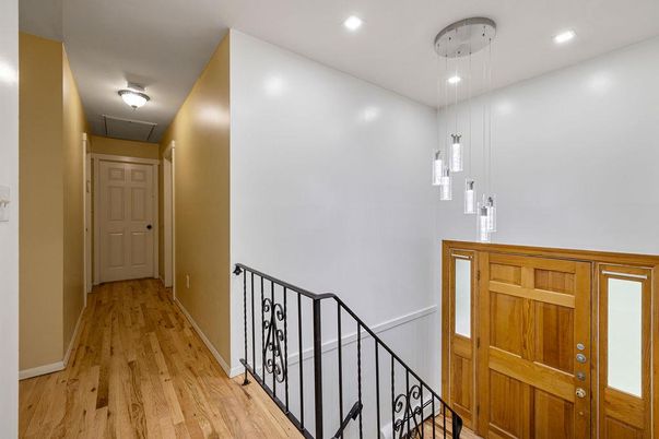Interior, Pendant Lights, Recessed Lighting, Wood Texture Flooring