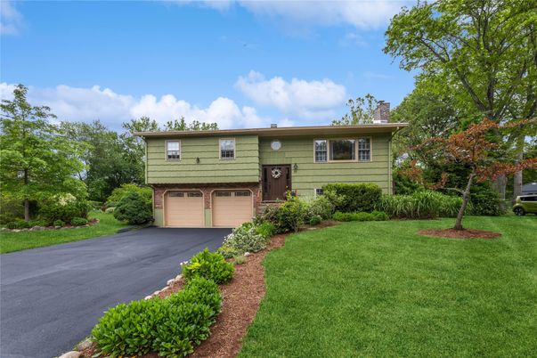 Attached, Exterior, Facade, Raised Ranch
