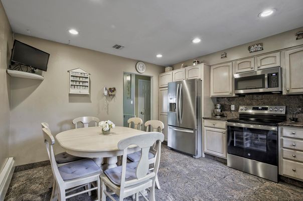 Dining room, Interior, Kitchen, Recessed Lighting, Stainless Steel Appliances
