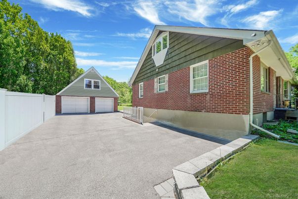 Detached Garage, Exterior