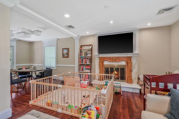 Dining room, Fireplace, Interior, Recessed Lighting, Wood Texture Flooring