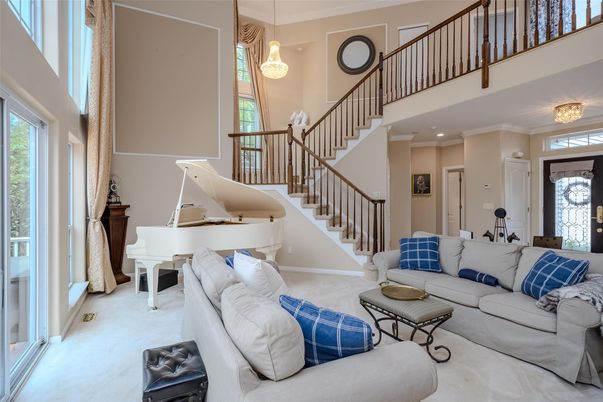 Interior, Living room, Pendant Lights, Piano, Recessed Lighting