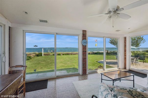 Interior, Sun Room, Water