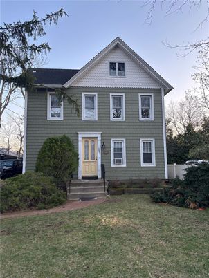Exterior, Facade, Brick Traditional