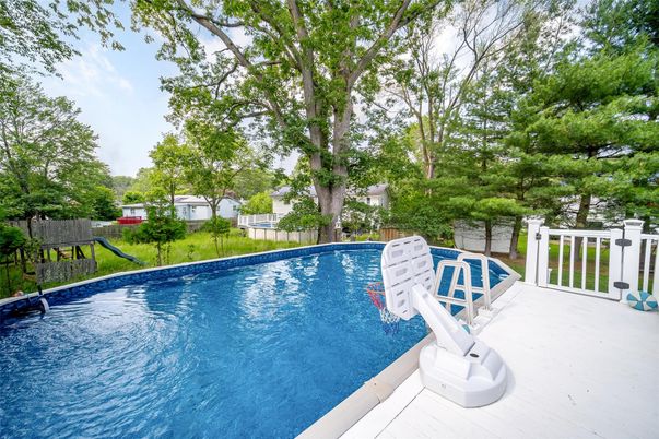 Exterior, Playground, Pool