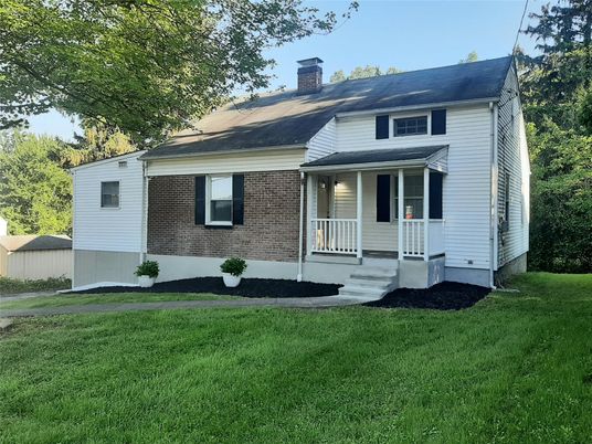 Exterior, Facade, Brick Facade, Cape Cod