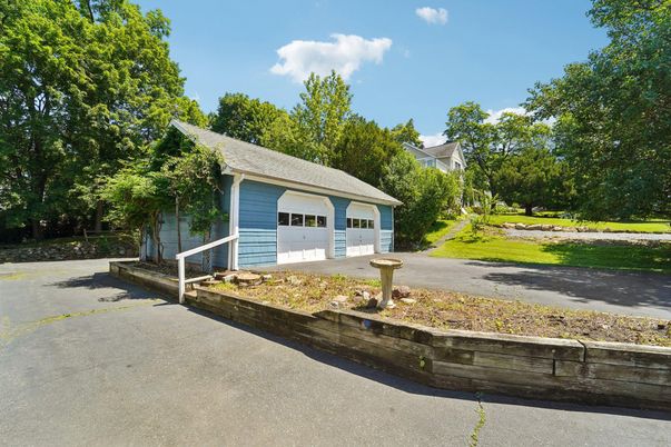 Detached Garage, Exterior