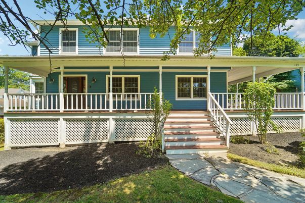 Exterior, Facade, American Foursquare