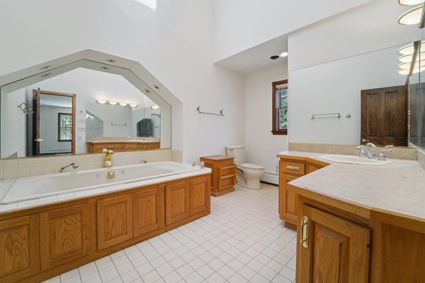Bathroom, Dual Sink Vanities, Interior