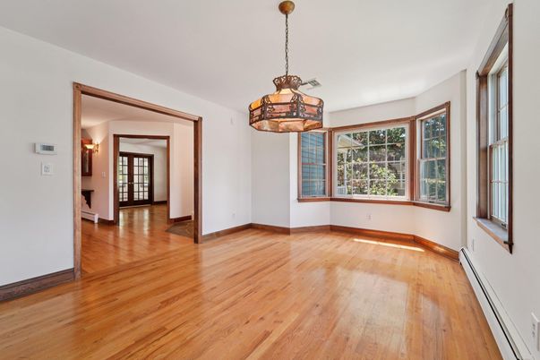 Empty room, Interior, Pendant Lights, Wood Texture Flooring