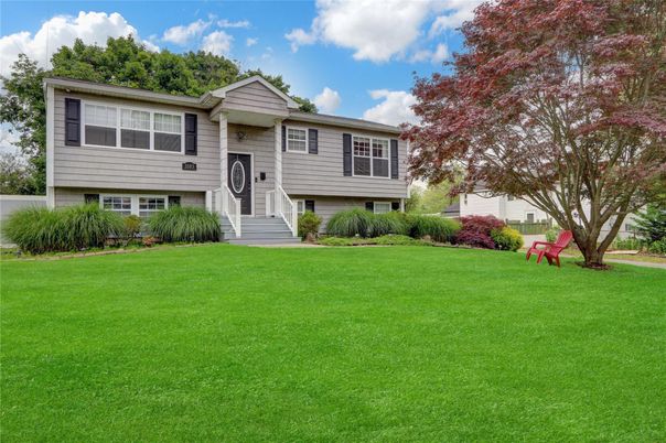 Backyard, Exterior, Facade, Raised Ranch