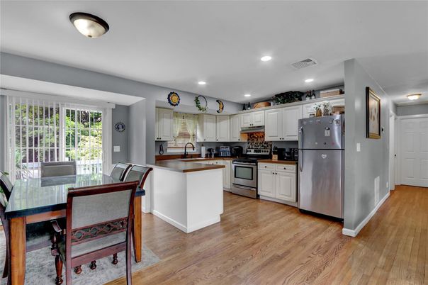 Dining room, Interior, Kitchen, Recessed Lighting, Wood Texture Flooring