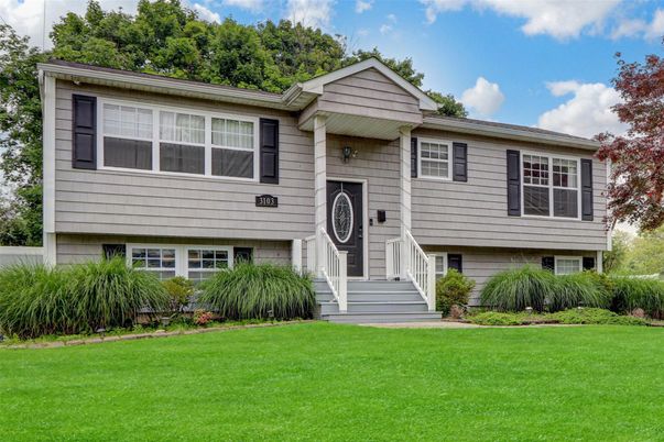 Attached, Exterior, Facade, Raised Ranch