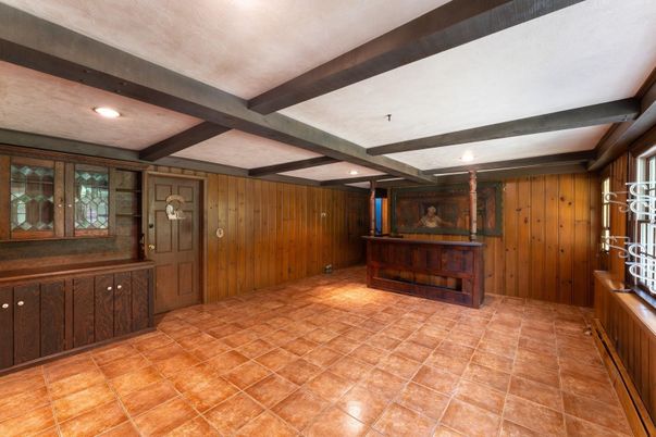 Empty room, Interior, Recessed Lighting, Wooden Beams, Wooden Walls