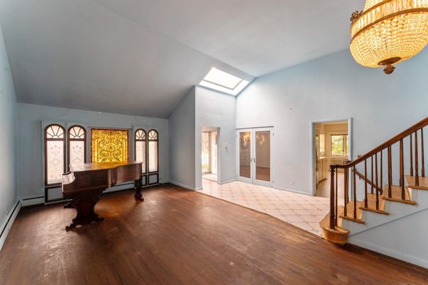 Chandelier, Interior, Piano, Wood Texture Flooring