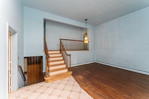 Empty room, Interior, Pendant Lights, Wood Texture Flooring