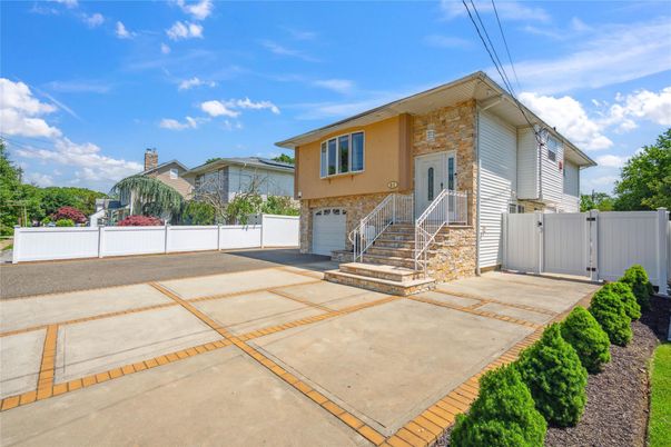 Attached, Exterior, Facade, Raised Ranch