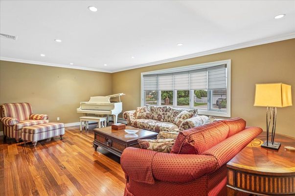 Interior, Living room, Piano, Recessed Lighting, Wood Texture Flooring