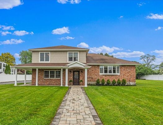 Exterior, Facade, Brick Facade, Split Level