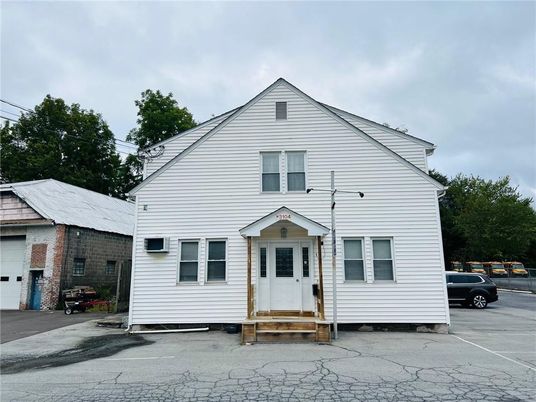 Attached, Exterior, Facade, Farmhouse