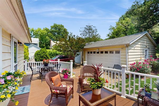 Detached Garage, Exterior
