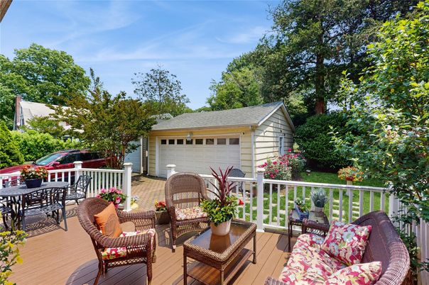Detached Garage, Exterior